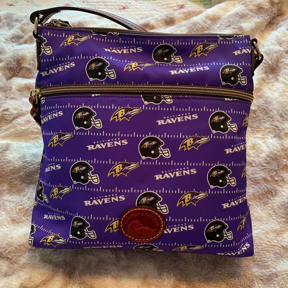 Dooney & Bourke Raven’s purse